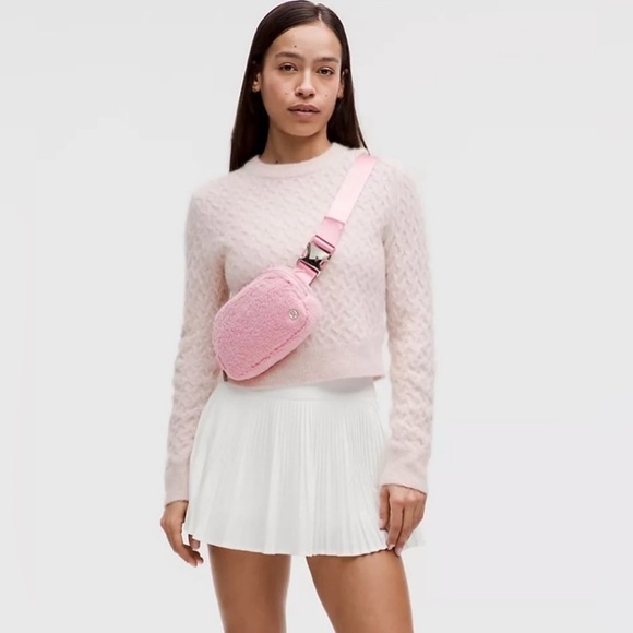 lululemon athletica Handbags - 🆕💕 Lululemon Everywhere Belt Bag Fleece - Pink Tide